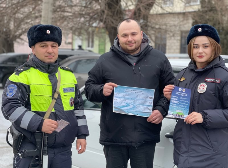 Полицейские Кабардино-Балкарии провели ликбез по ПДД на зимних автодорогах
