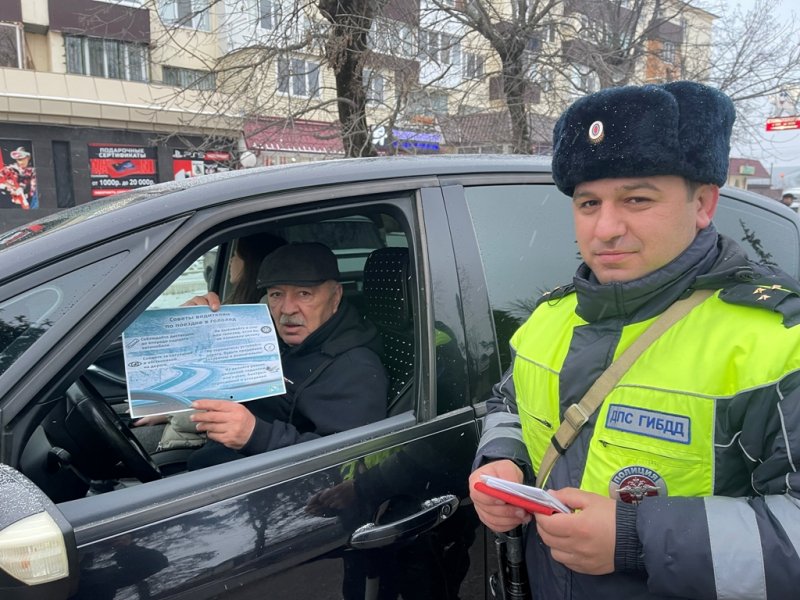 Полицейские Кабардино-Балкарии провели ликбез по ПДД на зимних автодорогах